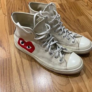 I am selling a pair of Comme des Garçons Play red
Converse Edition